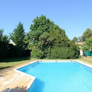 studio-dans-tres-belle-bastide-18eme-avec-piscine.fr-provencehotel.com/